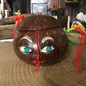 Vintage Hawaii coconut purse